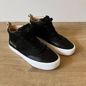 DKNY Sneakers